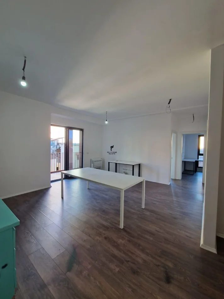 Tirane, jepet me qera zyre Kati 3, 123 m² 1.070 € (RRUGA E KAVAJES)