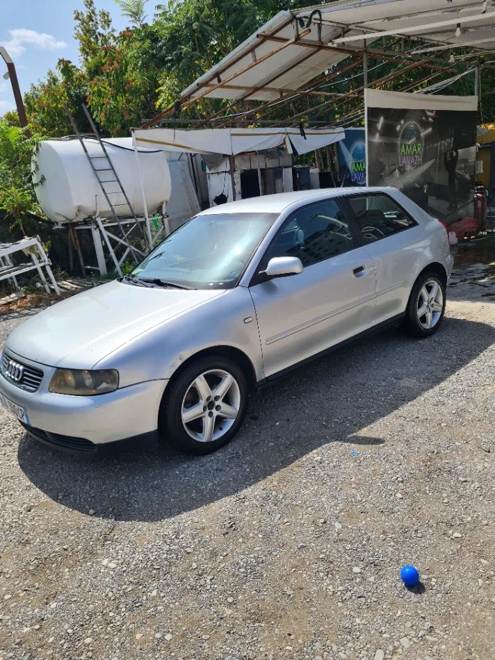 Tirane, shes makine Audi A3 Nafte, gri metalizato manuale Klima 244.674 km 1.600€ I DISKUTUESHEM
