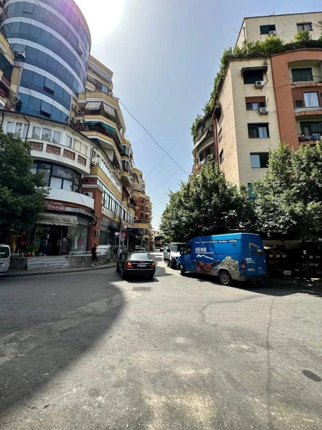 Tirane, shes ambjent biznesi Kati -1, 202 m² 195.000 Euro (21 Dhjetori afer Market Joena)