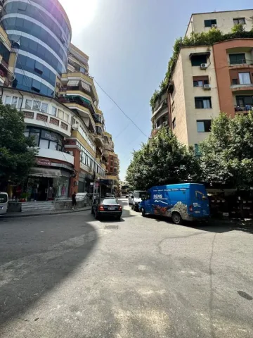 Tirane, shes ambjent biznesi Kati -1, 202 m² 195.000 Euro (21 Dhjetori afer Market Joena)