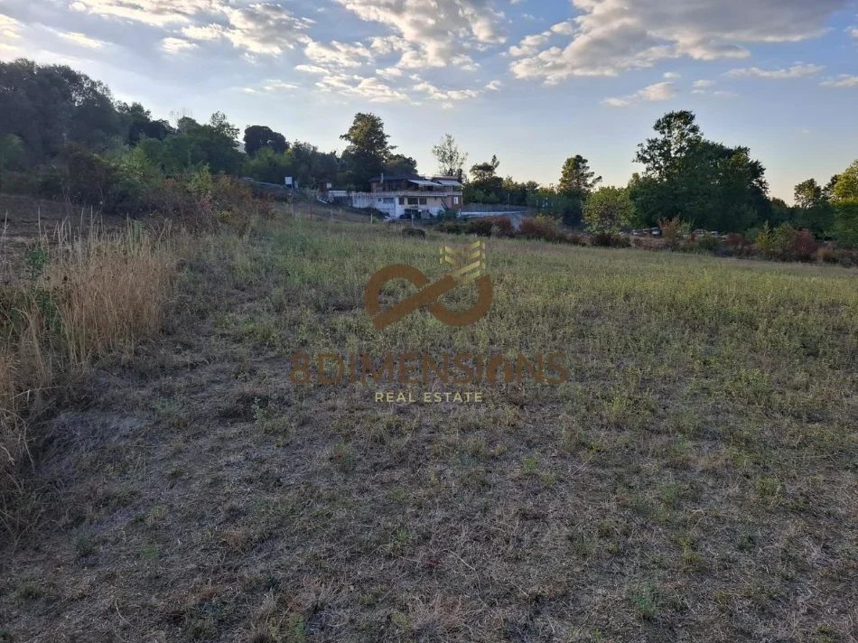 Tirane, shitet toke , 3.000 m² 224.000 € (Ibe)