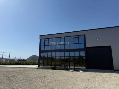 Tirane, shes Kapanon per shitje ose qera 4.000 €