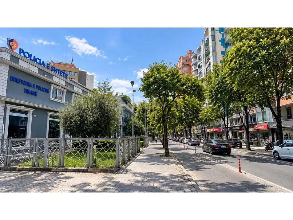 Tirane, jepet me qera ambjent biznesi , 48 m² 980 € (Myslym shyri)