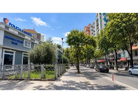 Tirane, jepet me qera ambjent biznesi , 48 m² 980 € (Myslym shyri)
