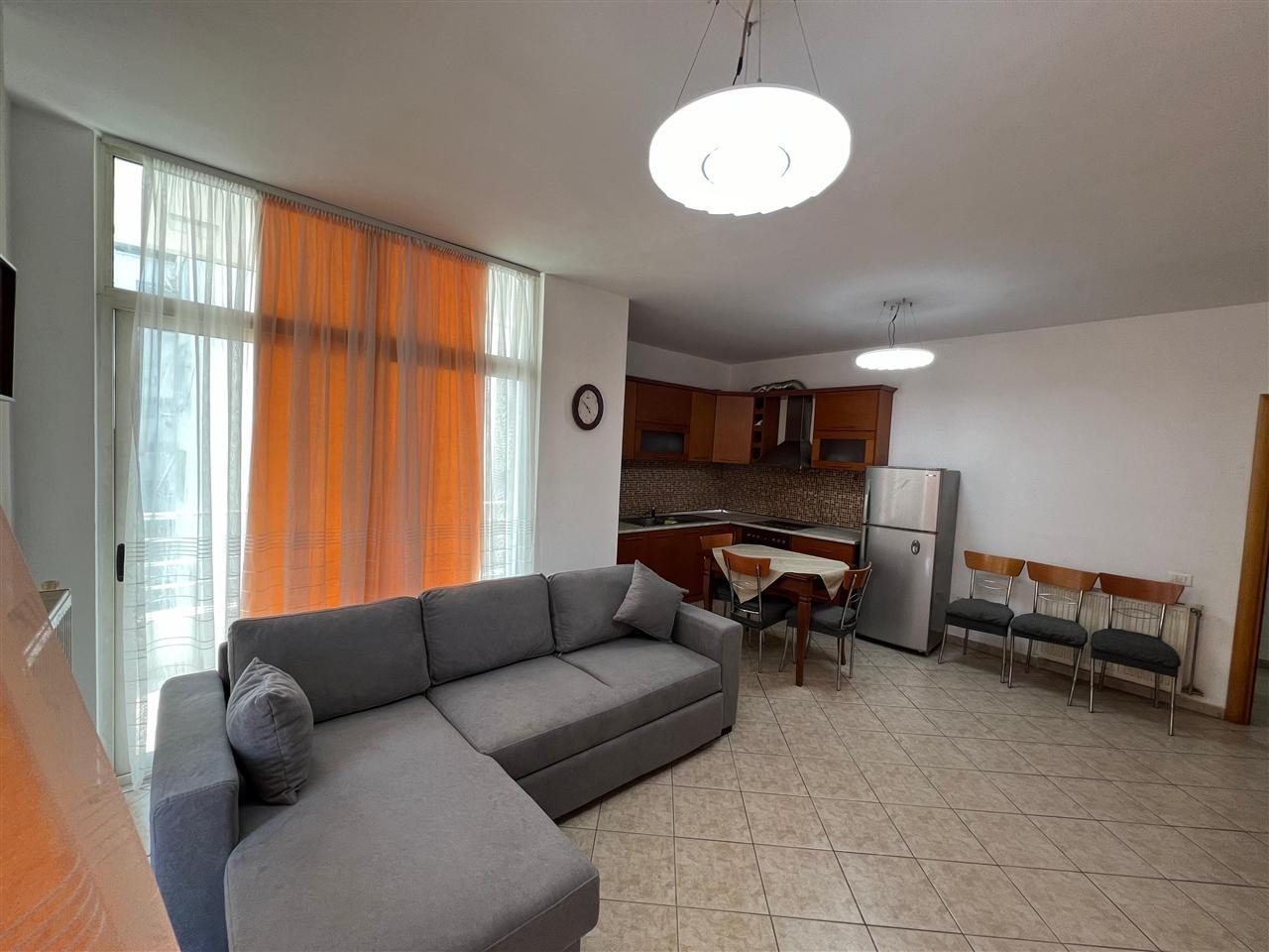 Jepet apartament per qira 2+1+2+2 tek Komuna e Parisit