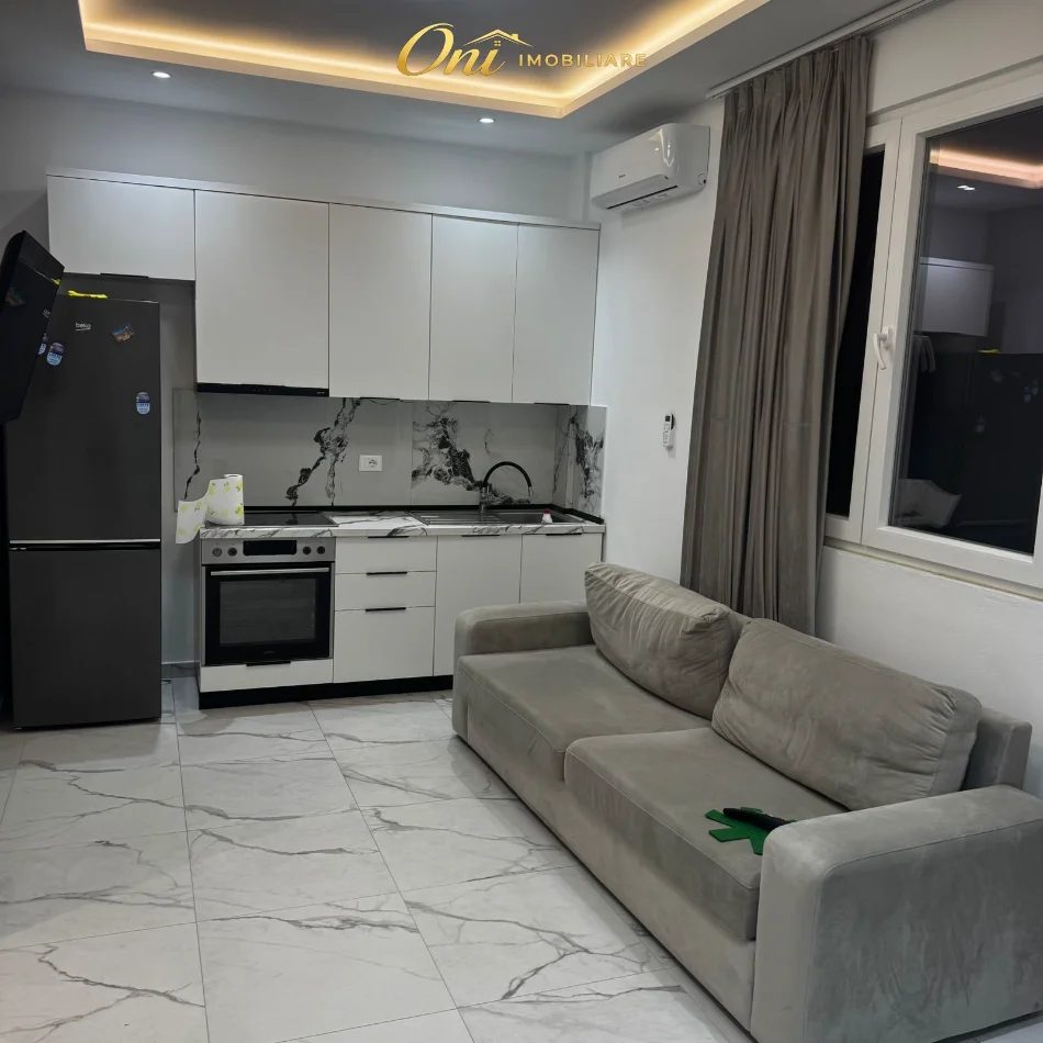 Tirane, jepet me qera apartament 1+1 , 55 m² 550 € (5 MAJI)