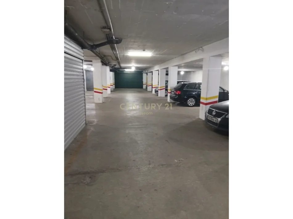 Tirane, shitet magazine , 80 m² 140.000 € (RRUGA E BOGDANEVE)