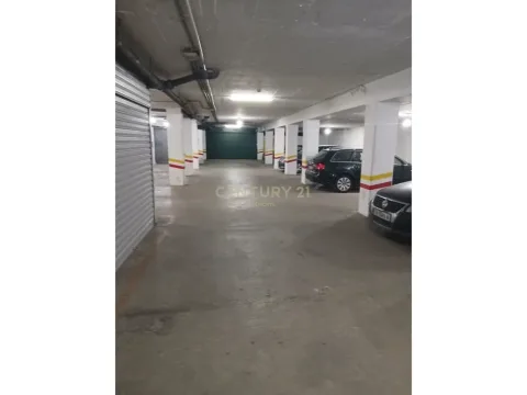 Tirane, shitet magazine , 80 m² 140.000 € (RRUGA E BOGDANEVE)