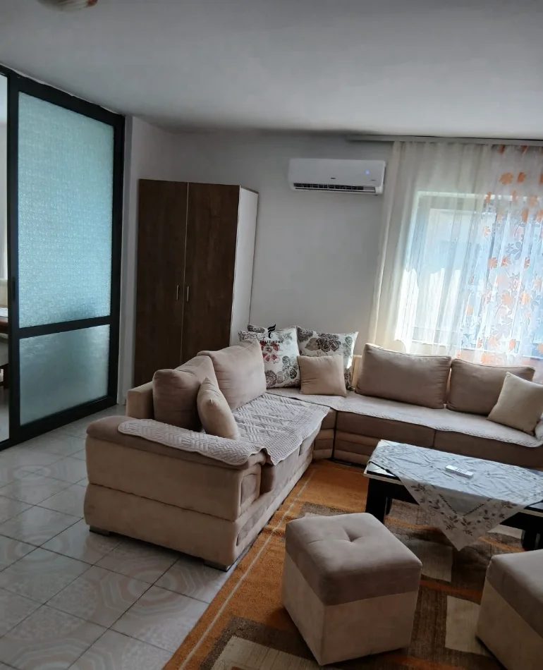 Tirane, jepet me qera apartament 1+1 Kati 5, 80 m² 500 € (VASIL SHANTO)