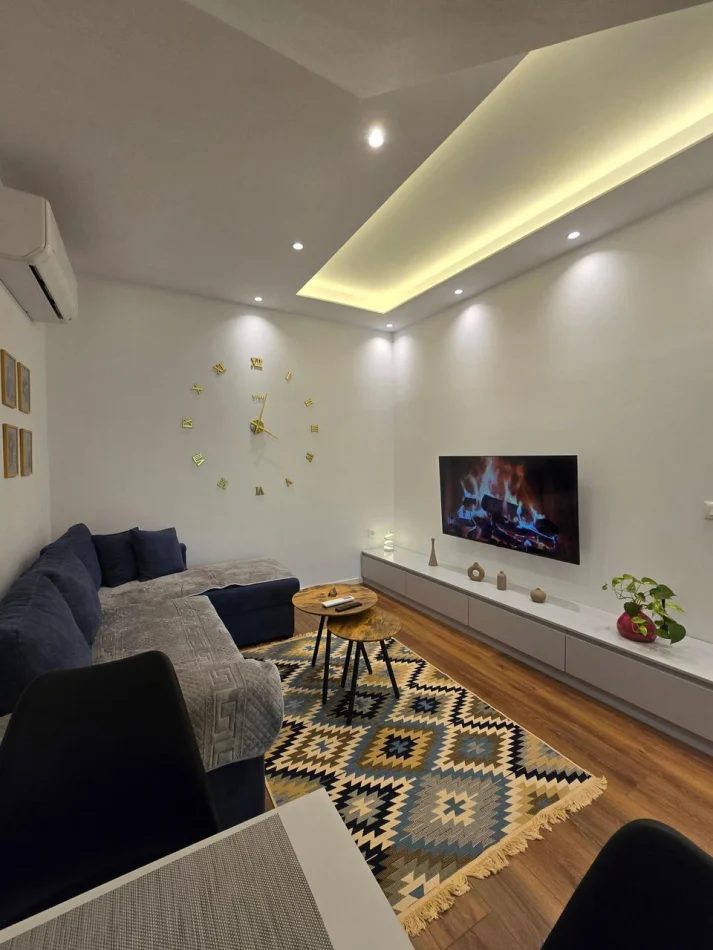 Tirane, jepet me qera apartament 1+1 Kati 1, 50 m² 550 € (Rruga e Durrësit)