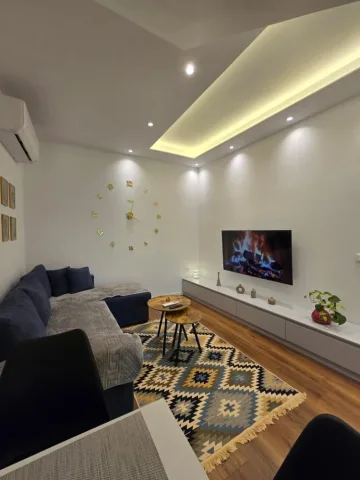 Tirane, jepet me qera apartament 1+1 Kati 1, 50 m² 550 € (Rruga e Durrësit)