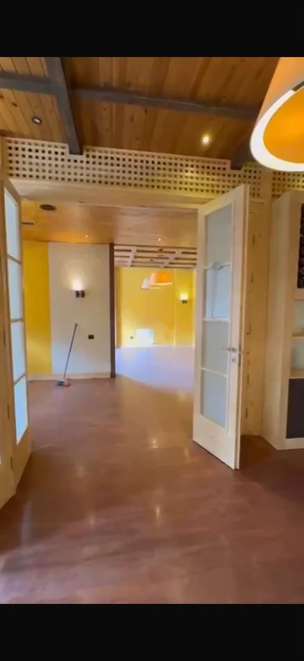 Tirane, jepet me qera ambjent biznesi Kati 2, 100 m² 1.000 € (DON BOSKO)