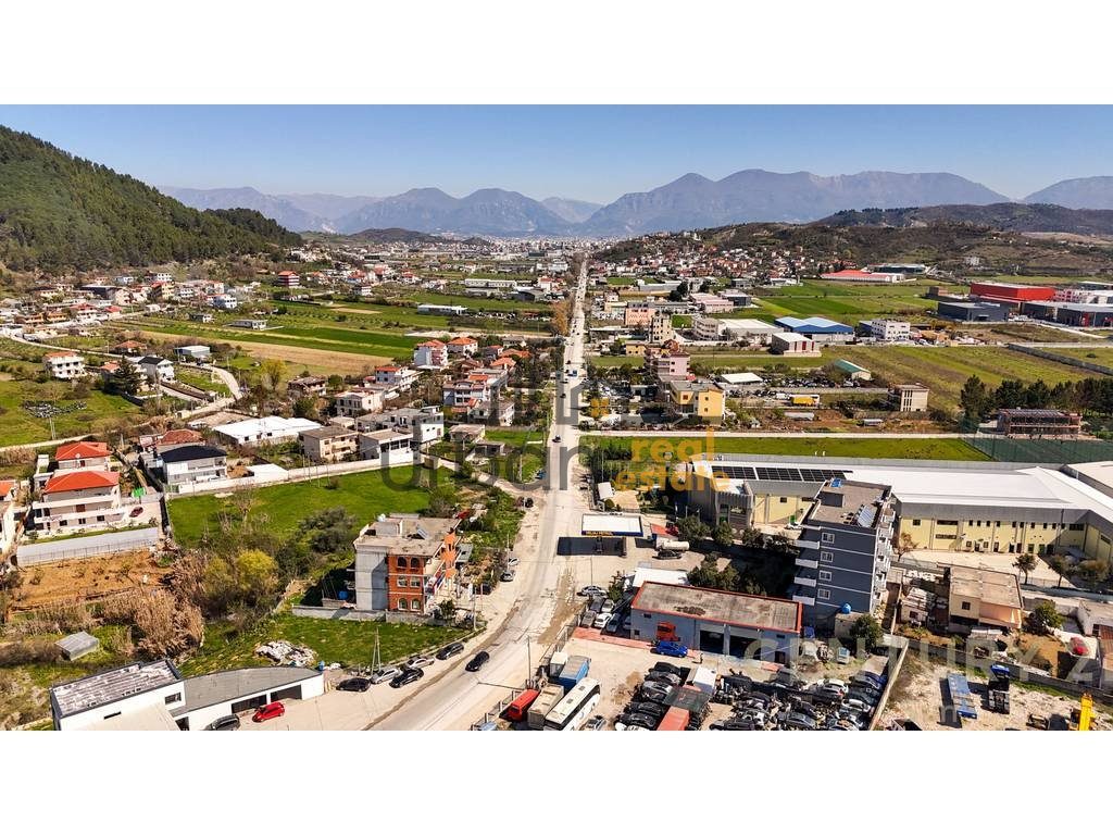Tirane, shitet toke , 500 m² 50.000 € (Vaqarr)
