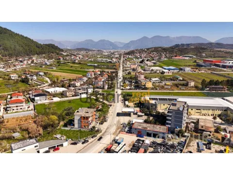 Tirane, shitet toke , 500 m² 50.000 € (Vaqarr)