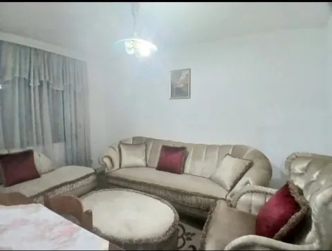 Tirane, jepet me qera apartament 1+1+Ballkon Kati 3, 65 m² 350 € (Allias)