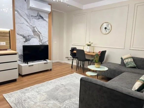 Tirane, jepet me qera apartament 1+1+Ballkon Kati 4, 70 m² 680 € (LIQENI I THATE)