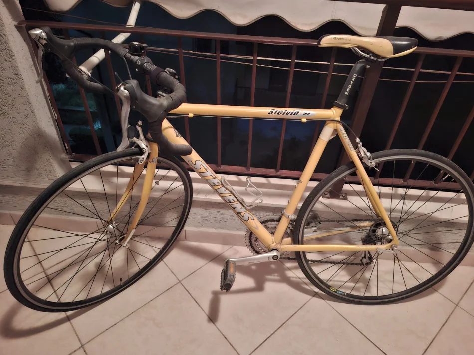 Tirane, shes biciklete Stivens Stelvio e verdhë 150 €