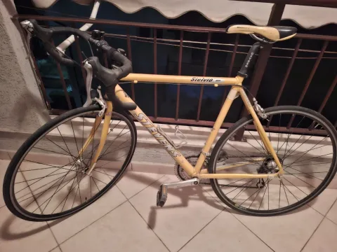 Tirane, shes biciklete Stivens Stelvio e verdhë 150 €