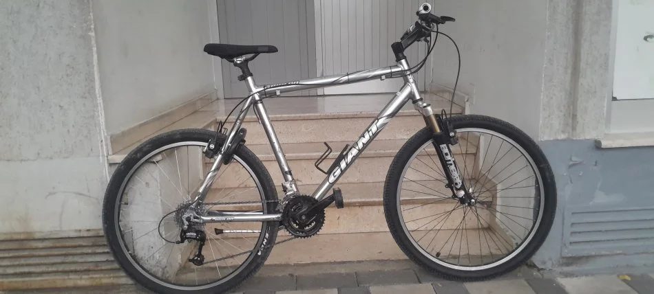 Tirane, njoftim biciklete 🛩🛩🛩GIANT26inch e argjendtë 220 €