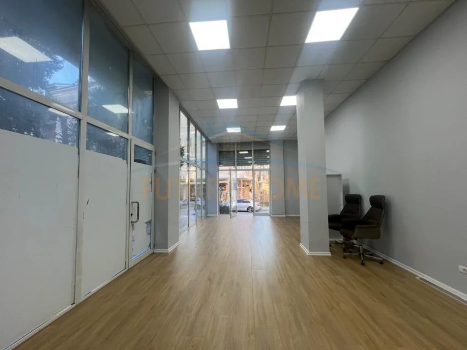 Tirane, shitet dyqan Kati 0, 60 m² 117.000 € (Rruga Shefqet Kuka,Fresk)