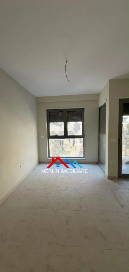 Tirane, jepet me qera zyre Kati 1, 65 m² €65,000 LEKE (RRUGA DERVISH HEKALI,PAZARI I RI)