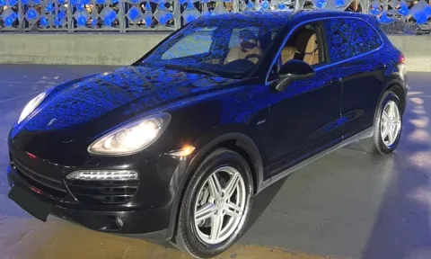 Makine me qera Porsche Cayenne – 3.0 Diesel duke filluar nga 100 euro dita