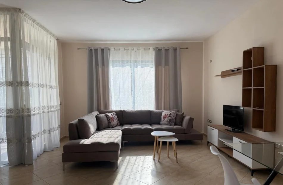 Tirane, jepet me qera apartament 1+1 Kati 2, 74 m² 500 € (Rruga e Elbasanit)