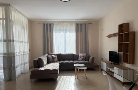 Tirane, jepet me qera apartament 1+1 Kati 2, 74 m² 500 € (Rruga e Elbasanit)