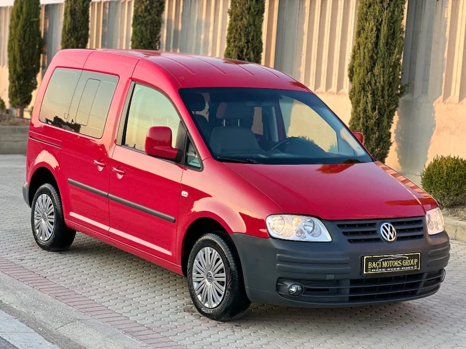 Durres, shitet makine VOLKSWAGEN CADDY 1.9 Nafte, e kuqe automatik Klima 210 km