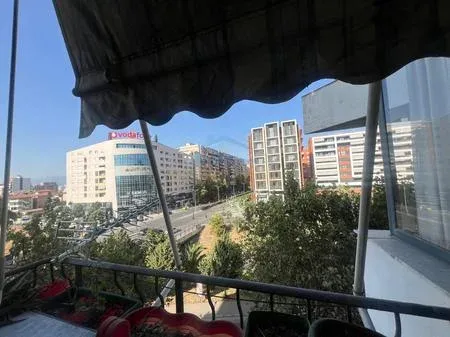 Tirane, jepet me qera apartament 2+1+Ballkon Kati 5, 93 m² 600 € (Pallati me shigjeta)