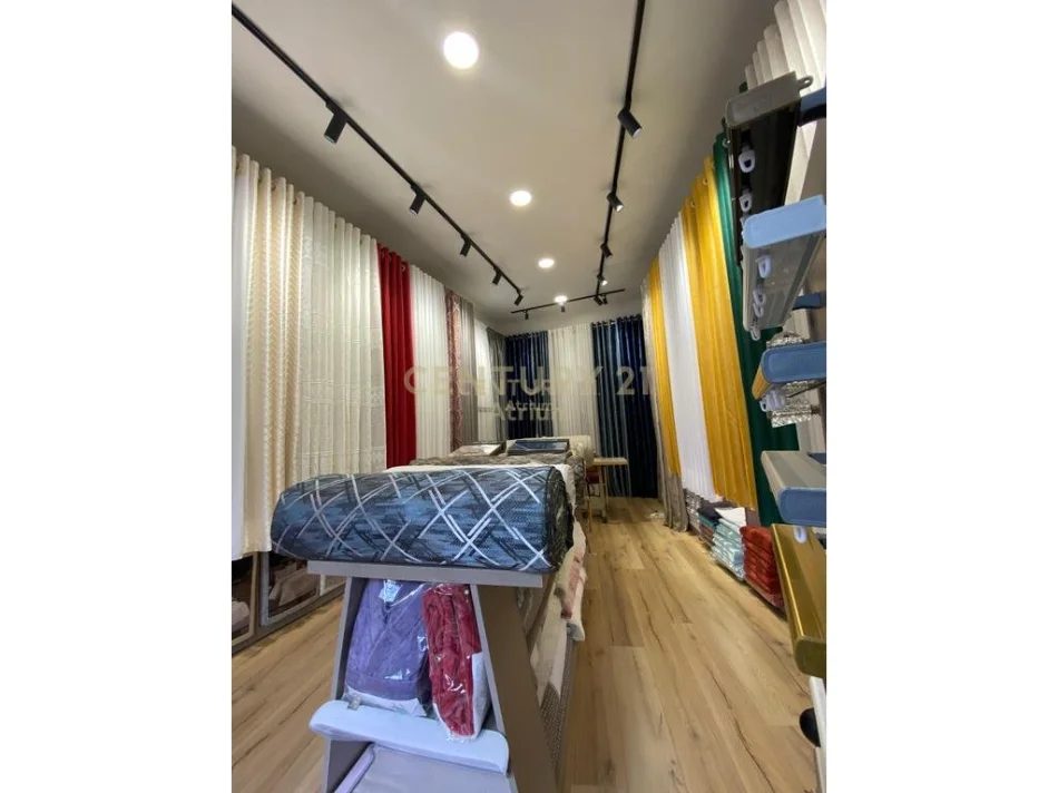 Tirane, shitet dyqan , 26 m² 269.999 € (Selvia)
