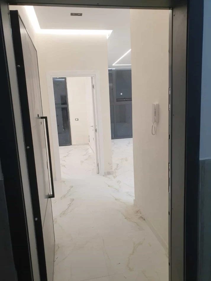 Tirane, jepet me qera zyre Kati 1, 74 m² 620 € (Rruga Spiro Floqi)