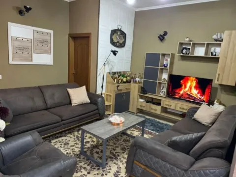 Tirane, jepet me qera apartament 3+1 Kati 3, 120 m² 500 € (ASTIR)