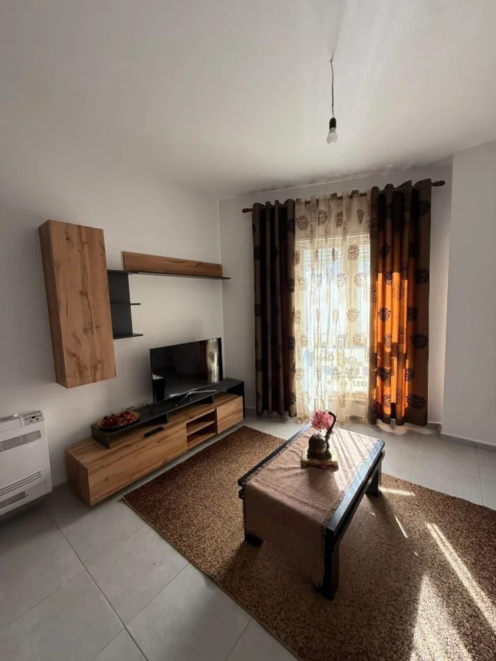 Tirane, jepet me qera apartament 2+1 Kati 2, 95 m² 800 € (Rruga e Barrikadave)
