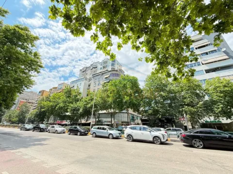 Tirane, shitet ambjent biznesi Kati 1, 200 m² 909.000 € (Rruga e Kavajes)
