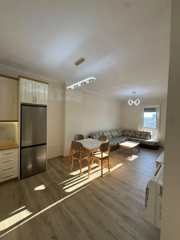 Apartament me qira 1+1 te Rruga 5 Maj