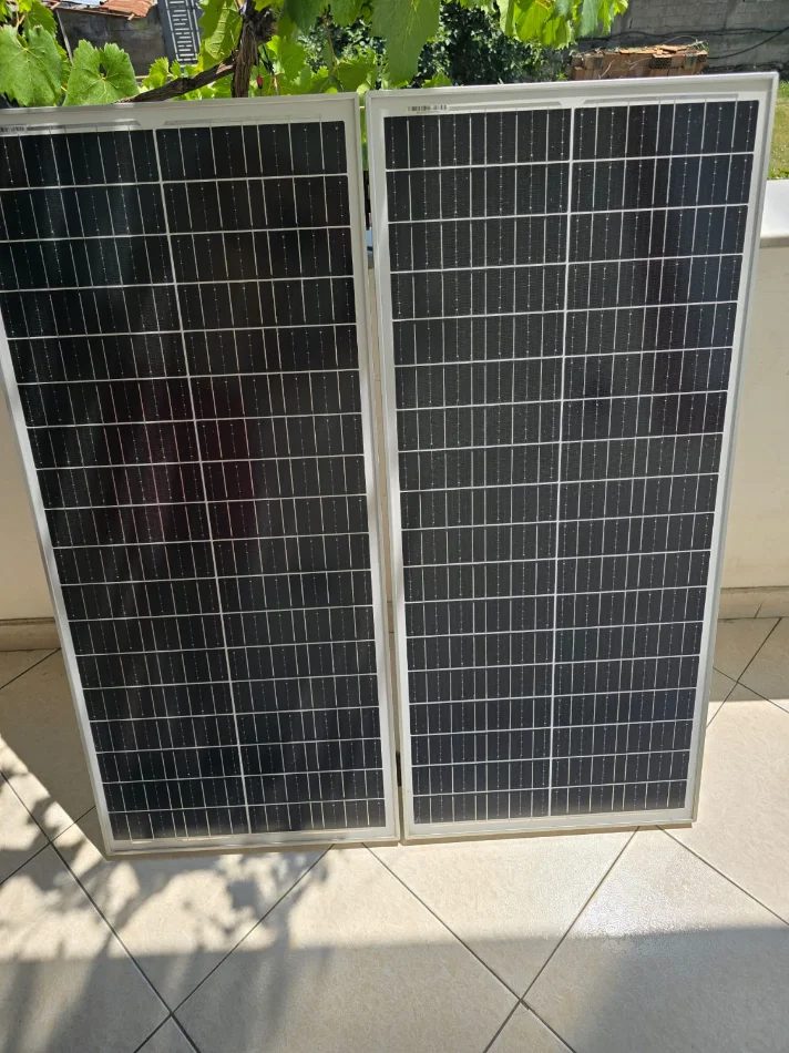 Tirane, Shiten 2 Panele Fotovoltaike nga 100W se secila plus rregullator 20A 12 volt dhe 24 volt