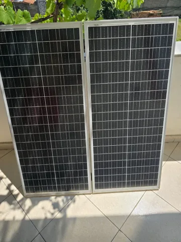 Tirane, Shiten 2 Panele Fotovoltaike nga 100W se secila plus rregullator 20A 12 volt dhe 24 volt