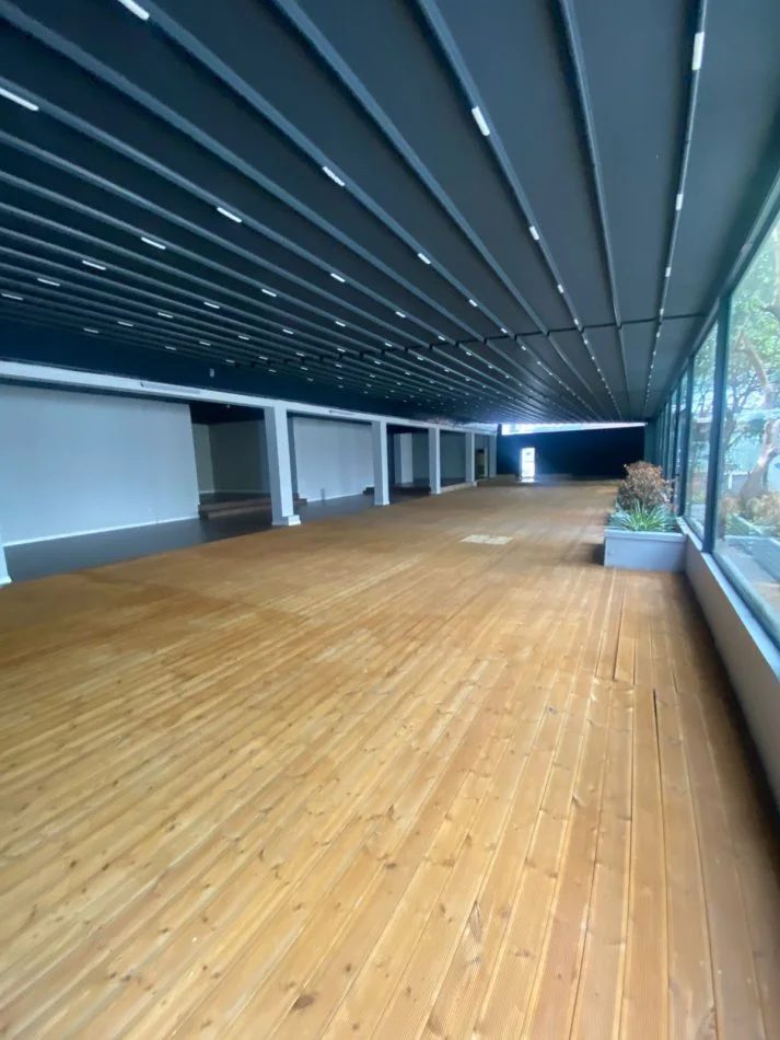 Tirane, jepet me qera ambjent biznesi Kati 0, 727 m² 15.000 € (ISH EKSPOZITA)