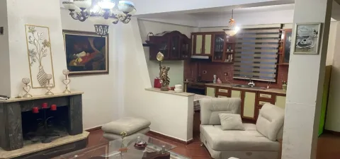 Tirane, jepet me qera apartament 2+1 Kati 3, 150 m² 650 € (PERBALL SHKOLLES KUSHTRIMI LIRISE)
