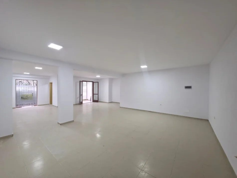 Tirane, jepet me qera ambjent biznesi Kati 0, 90 m² 800 € (Kopeshti Botanik)