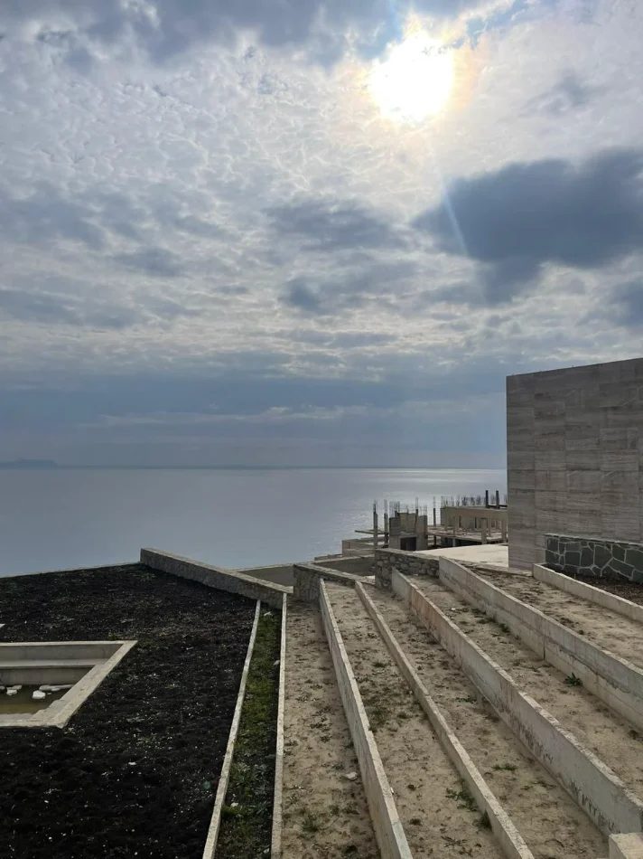 Vlore, shitet Vile 2 Katshe Kati 2, 219 m² 1.200.000 € (PALASE)