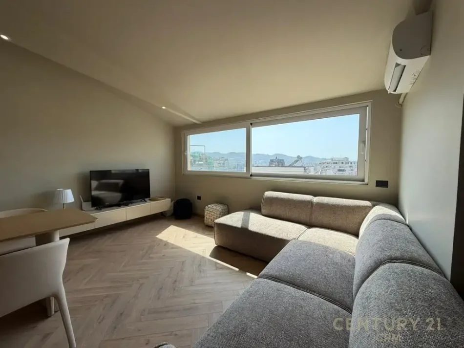 Tirane, jepet me qera apartament 2+1 Kati 10, 1.000 € (Myslym shyri)