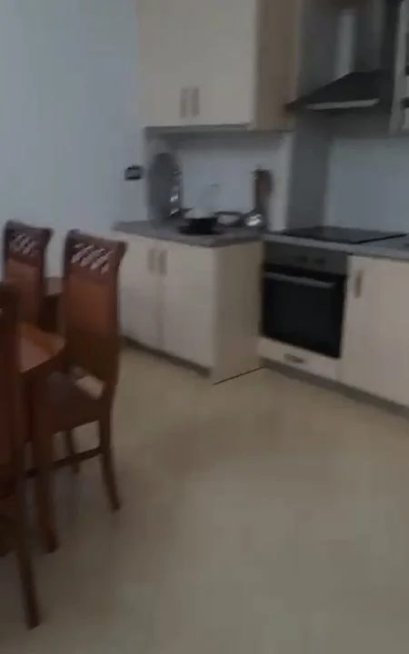 Tirane, jepet me qera apartament 2+1 Kati 2, 115 m² 400 € (Fresku)
