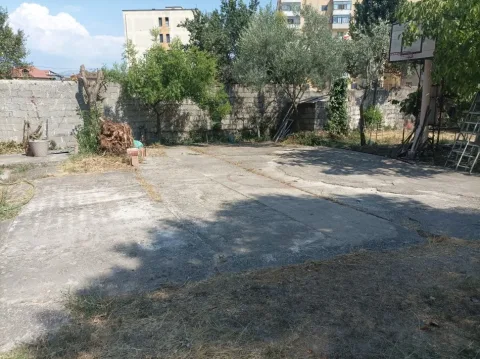 Tirane, jepet me qera ambjent biznesi, shesh, 200 €