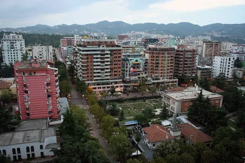 Tirane, jepet me qera zyre Kati 5, 170 m² 2.500 € (RRUGA IBRAHIM RUGOVA)