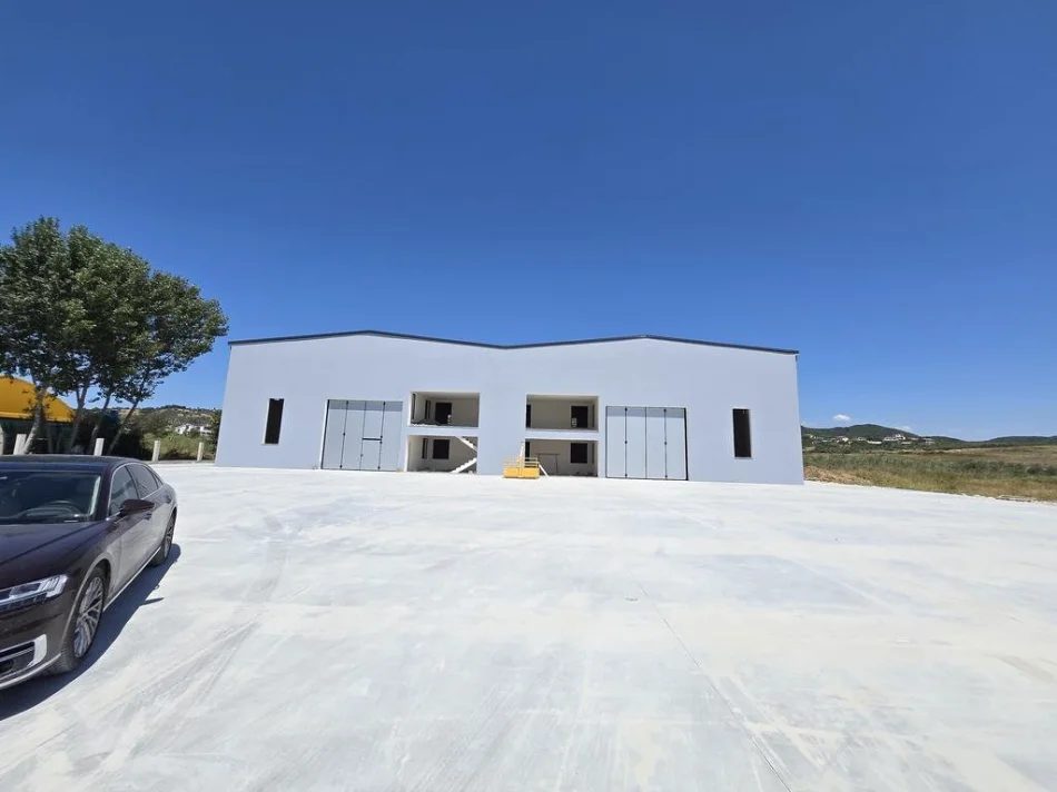 Durres, shitet magazine Kati 0, 1.788 m² 1.300.000 € (Buze Rruges Kryesore Maminas-Manez, Durres)