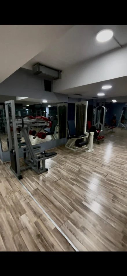 Tirane, Shitet Palester e Kompletuar