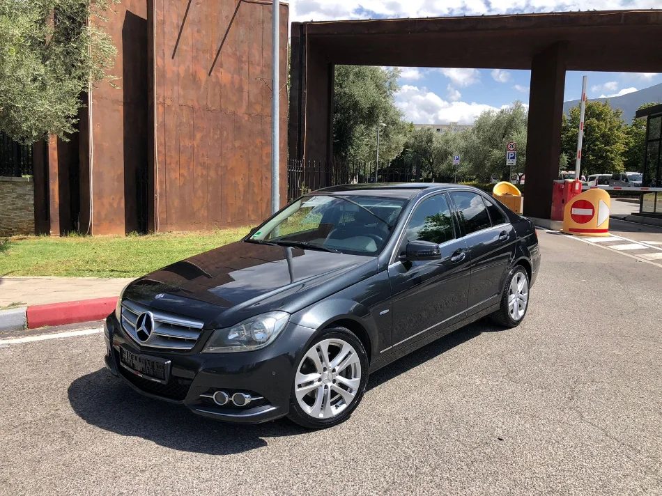 Tirane, shes makine MERCEDEZ C KLASS AVANGARDE 220 DIESEL Nafte, e zeze automatik Kondicioner
