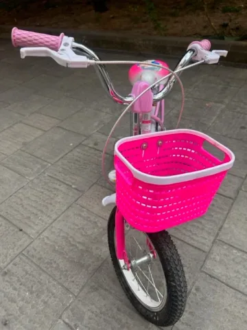 Tirane, shes biciklete per femije me 3 rrota ngjyre roze+e bardhe e bardhë 40 €